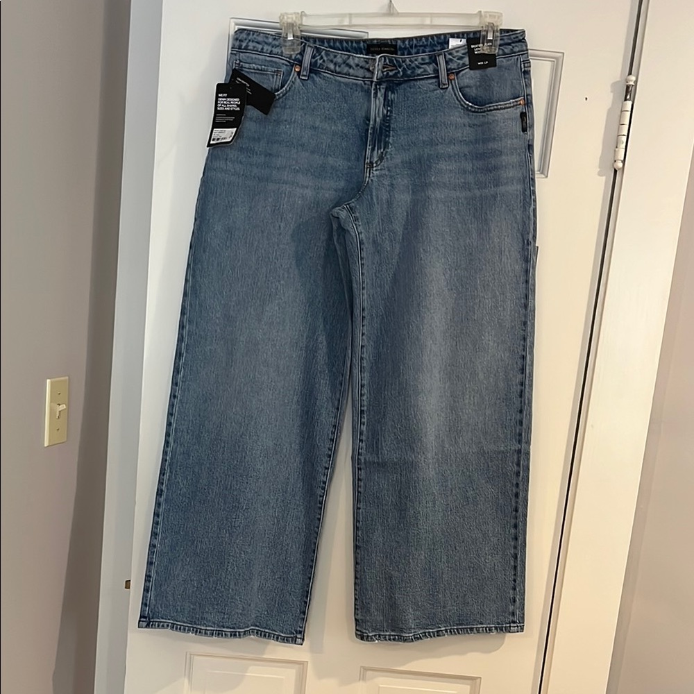 NWT low rise wide leg jeans, also called skater jeans.  33 waist with 31 length.